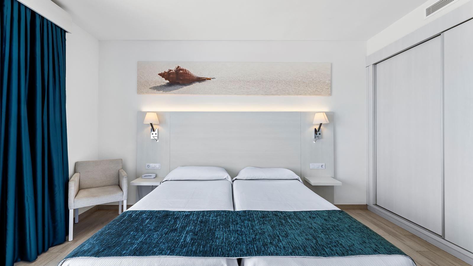 rooms-junior-suite-sea-view-balcony-or-terrace