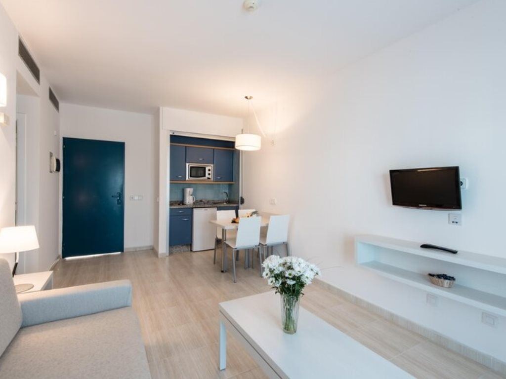 rooms-a1ppool-apartment-premium-poolview--1-bedroom-with-balcony