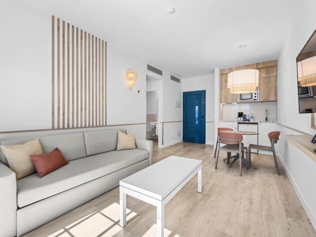 rooms-a1p-renovated-pool-view-deluxe-pool-view-1-bedroom-with-balcony-or-terrace