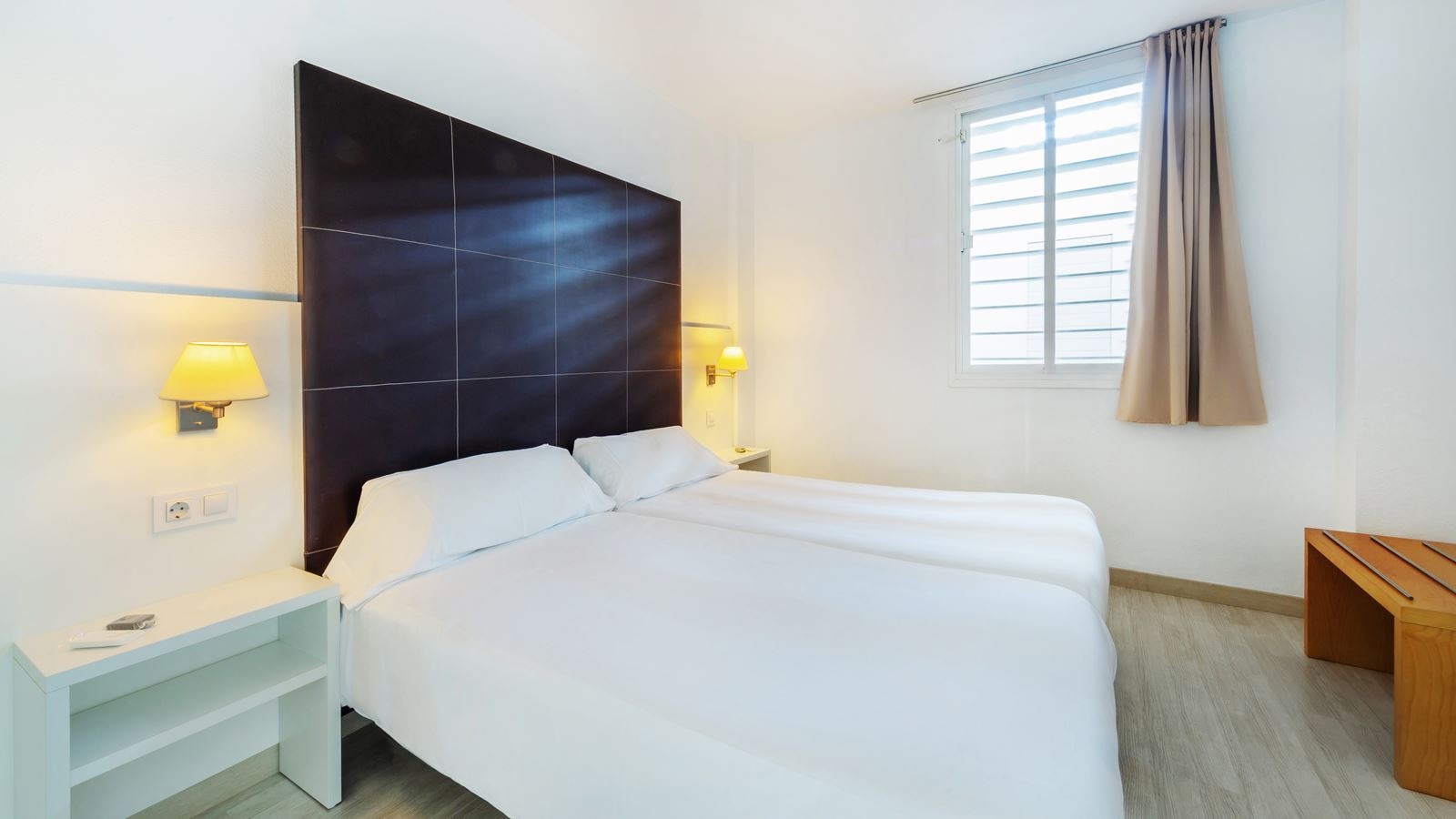 rooms-1-bedroom-apartment-with-balcony-or-terrace