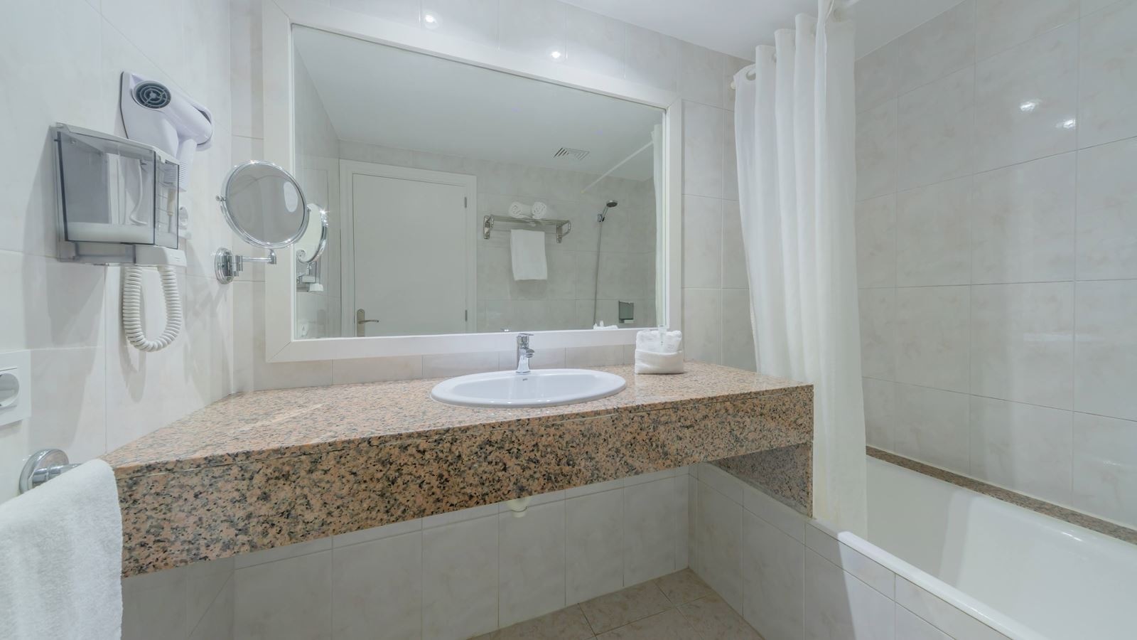 rooms-1-bedroom-apartment-with-balcony-or-terrace