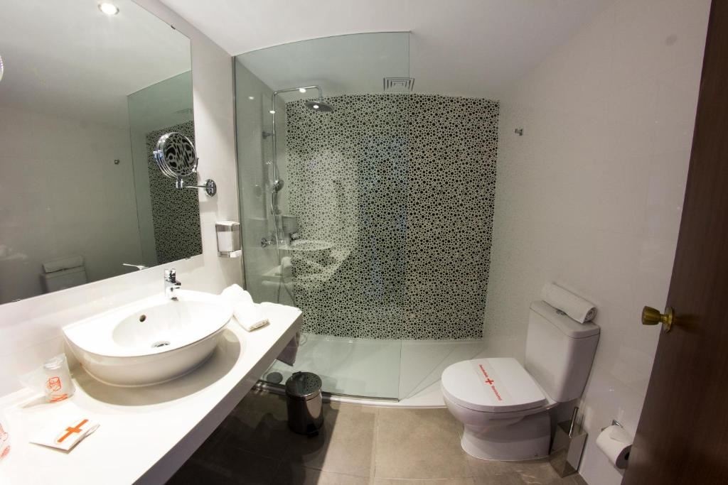 rooms-2-bedroom-apartment-with-balcony-or-terrace