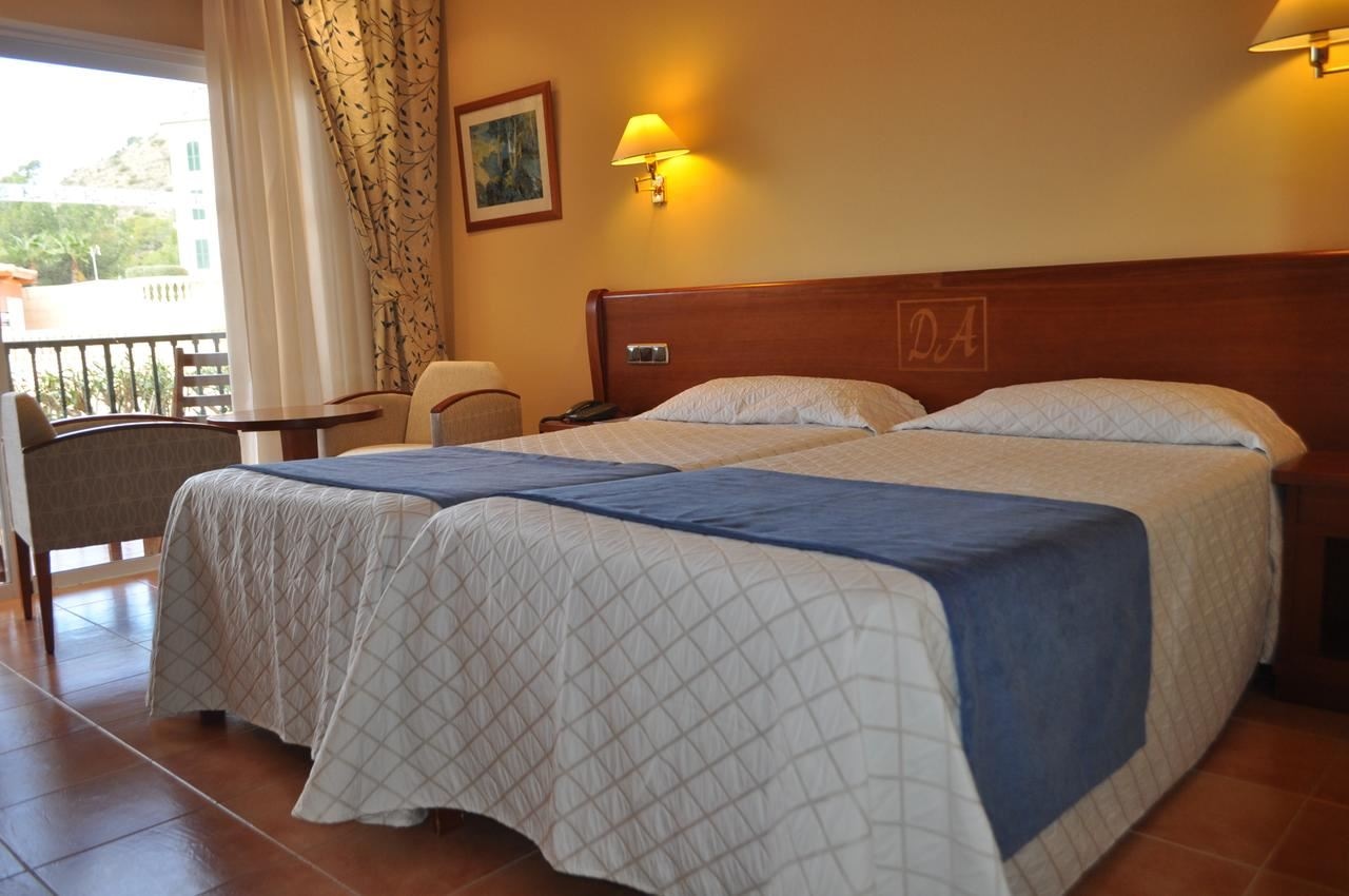 rooms-double-pool-view-balcony-or-terrace