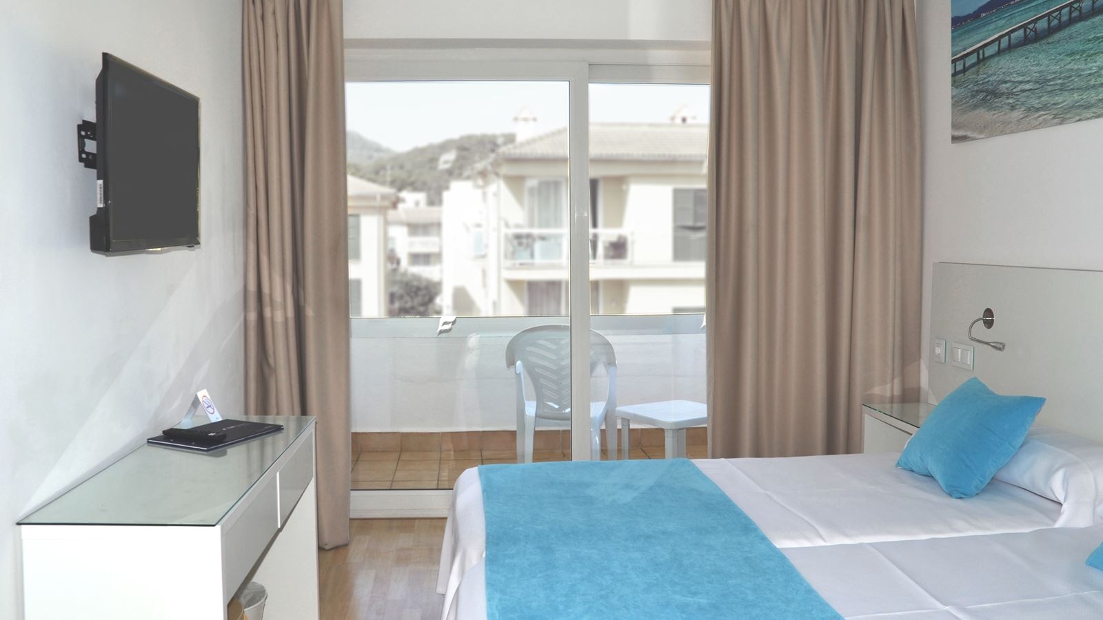 rooms-room-double-balcony