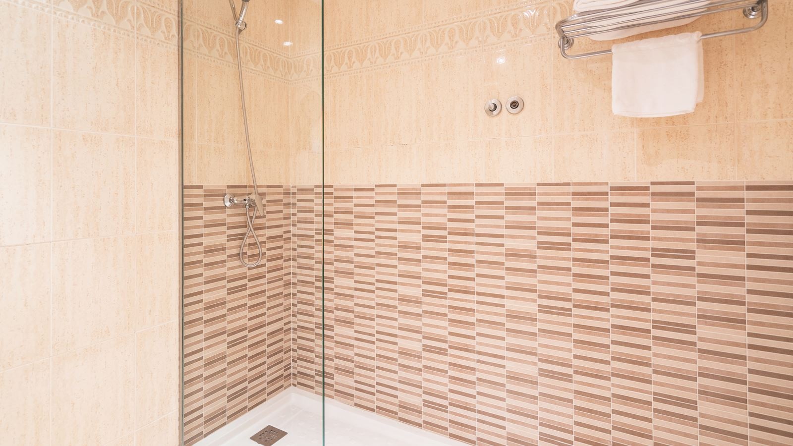 rooms-room-double-balcony