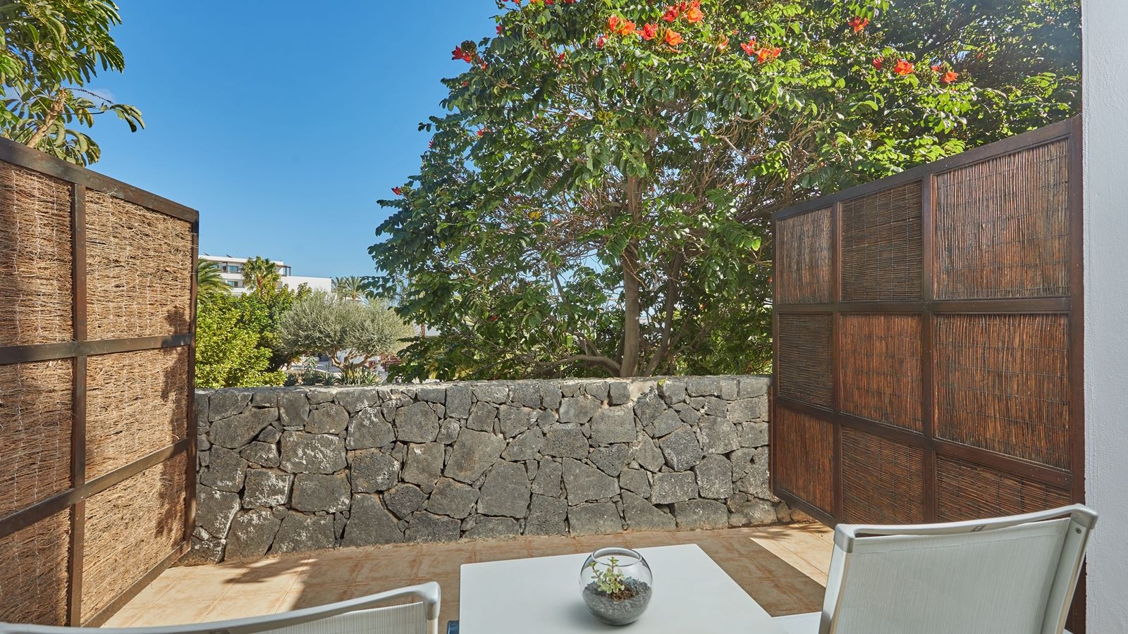 rooms-double-room-balcony-or-terrace