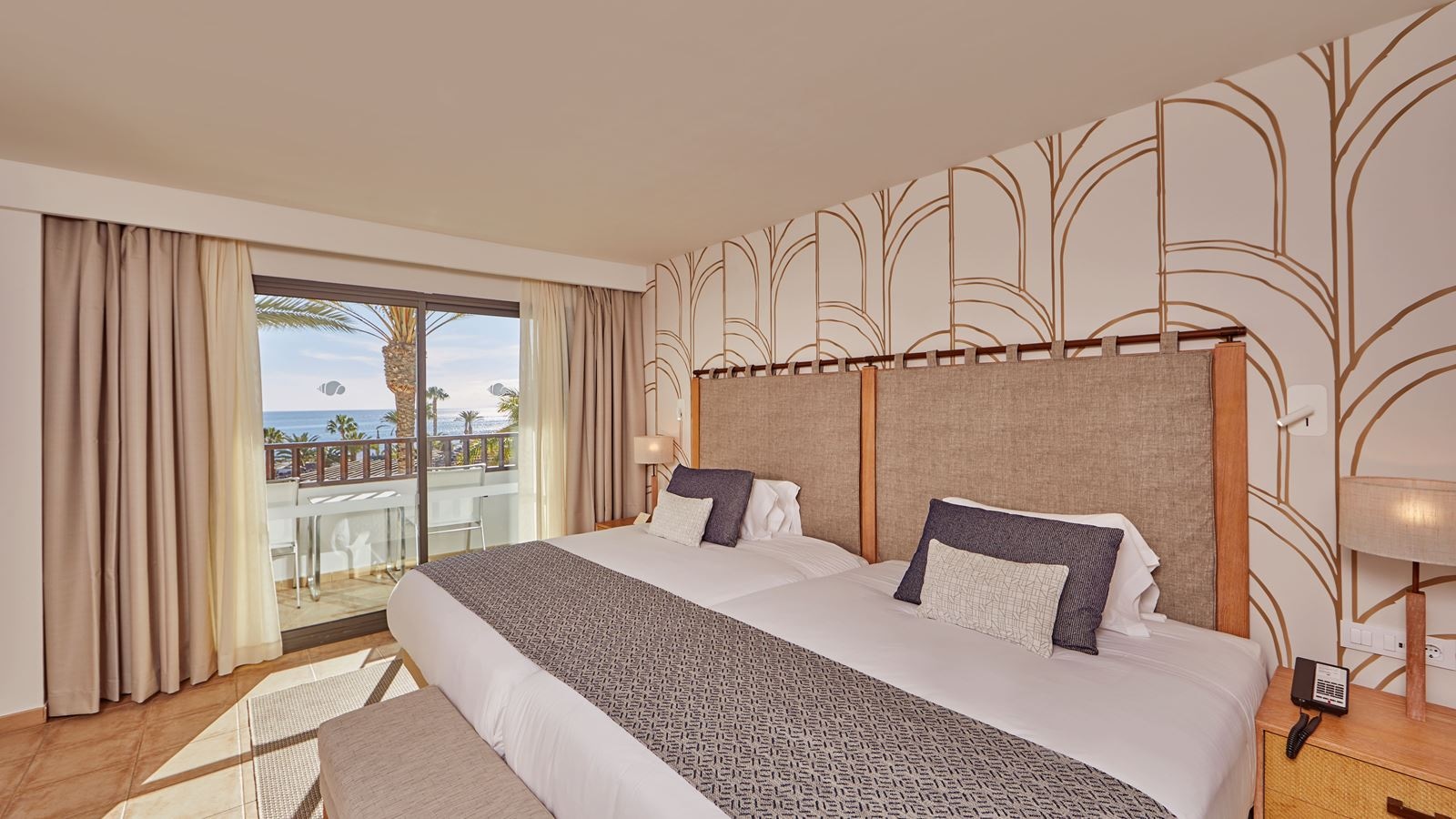 rooms-suite-ocean-view-preferred-club-balcony-or-terrace