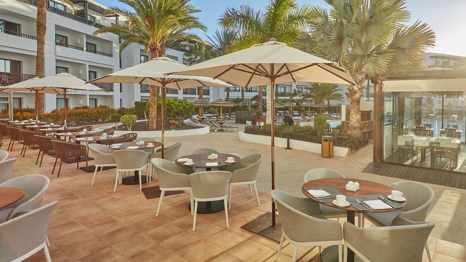 restaurants-world-café