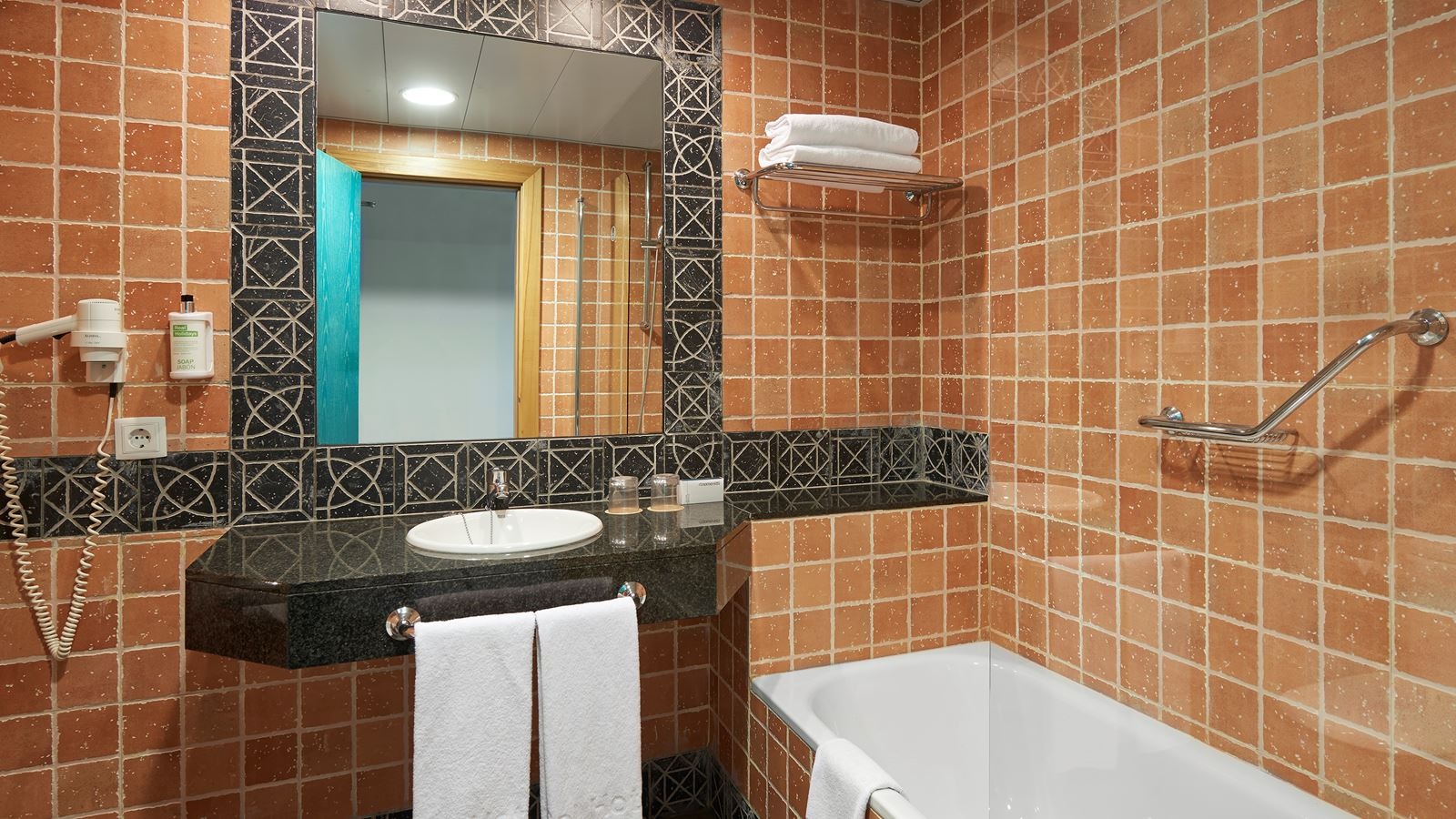 rooms-family-room-with-solarium