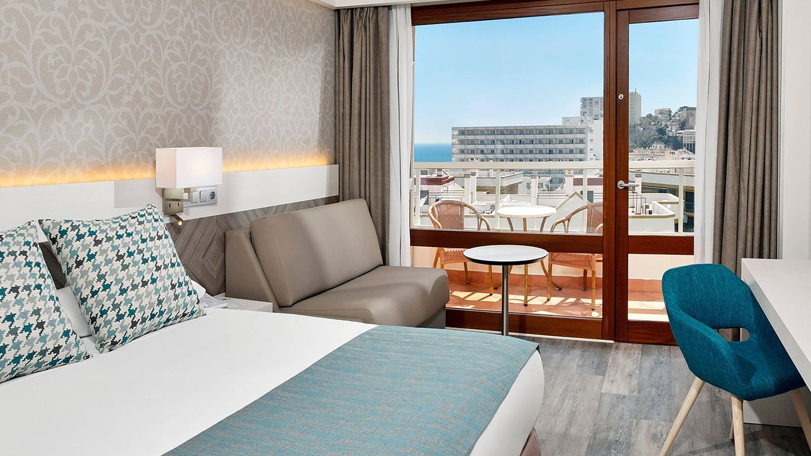 rooms-sol-room-lateral-sea-view