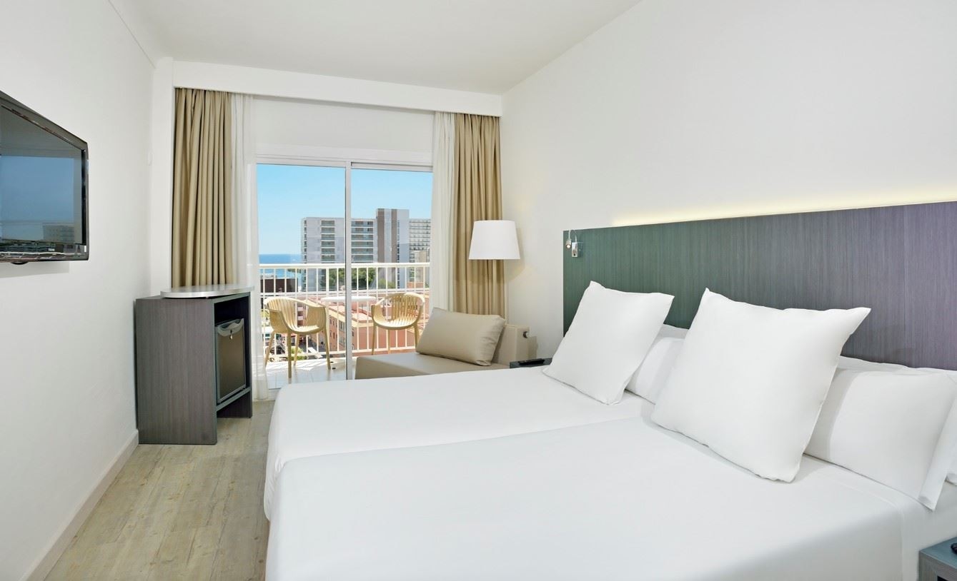 rooms-double-sol-room-pool-view-single-use