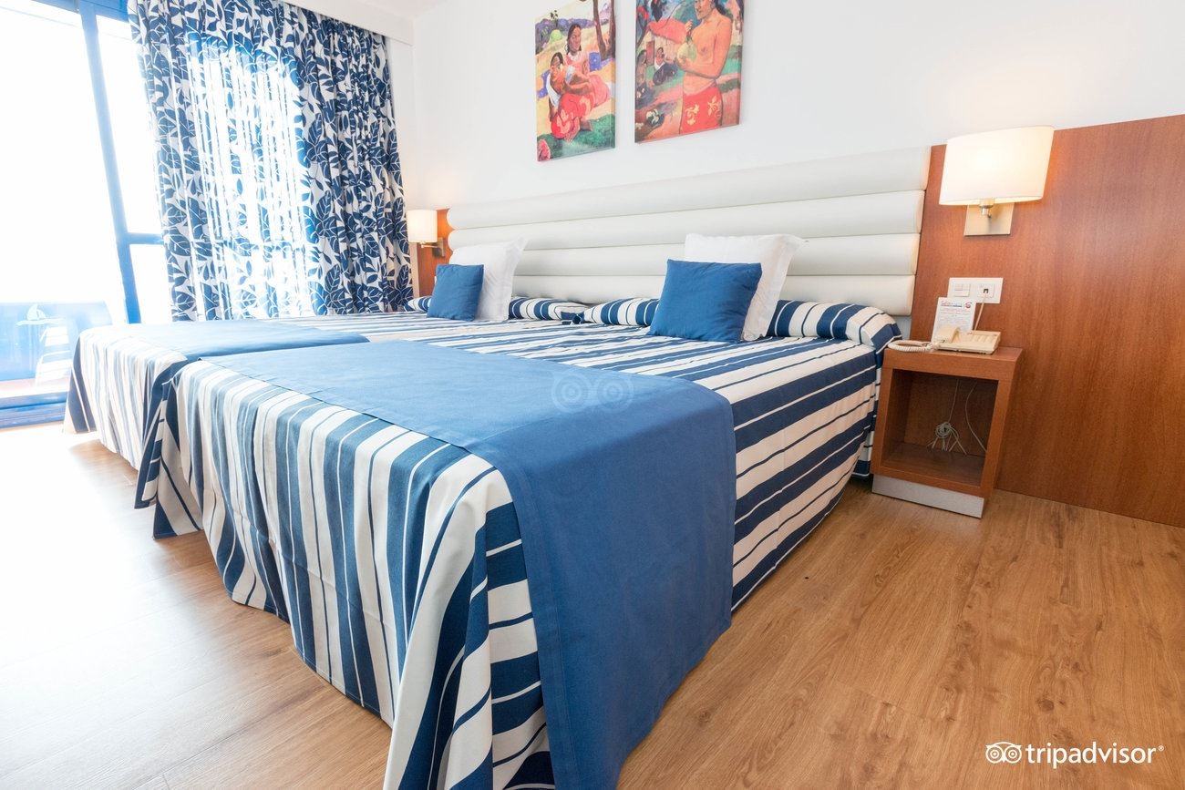 rooms-superior-pool-viewlateral-sea-view-balcony-or-terrace-sip