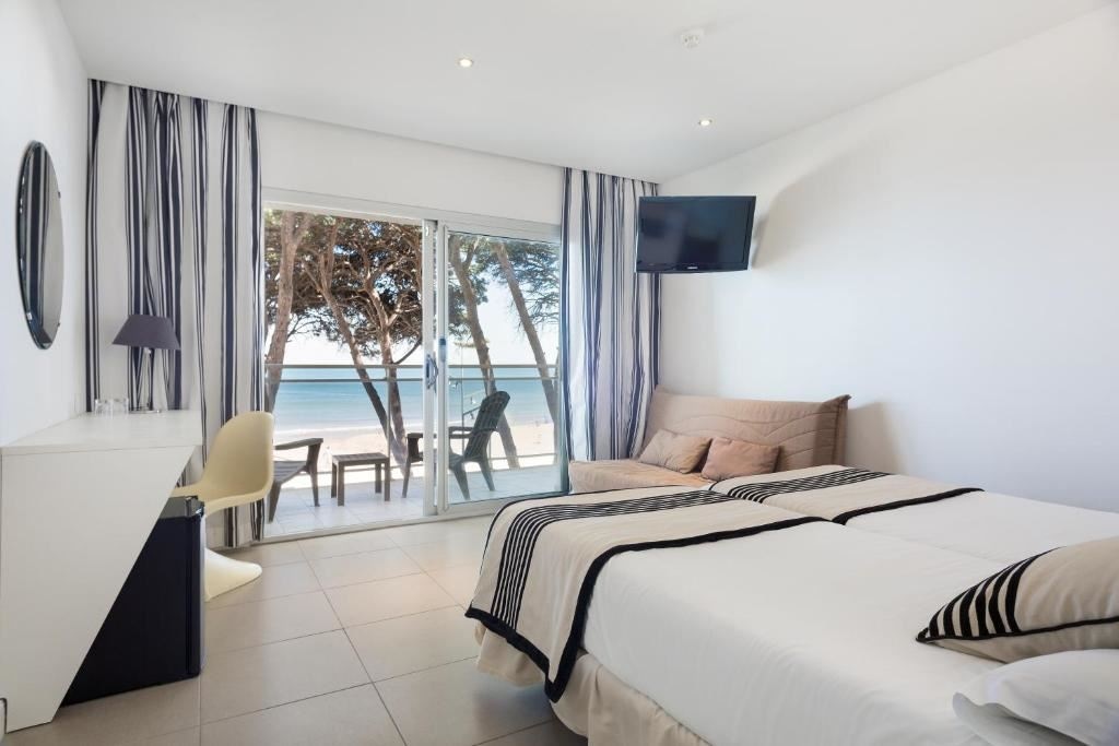 rooms-superior-sea-view-lateral-or-front-balcony-or-terrace