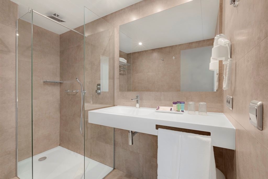 rooms-suite-sea-view-with-balcony-or-terrace