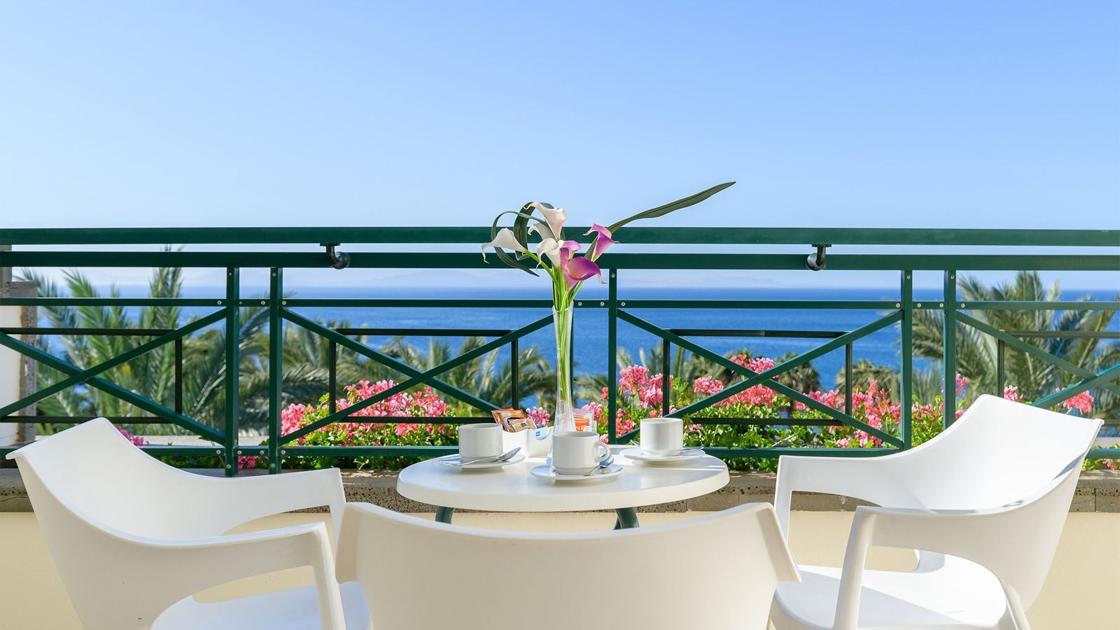 rooms-premium-room-sea-view-with-balcony