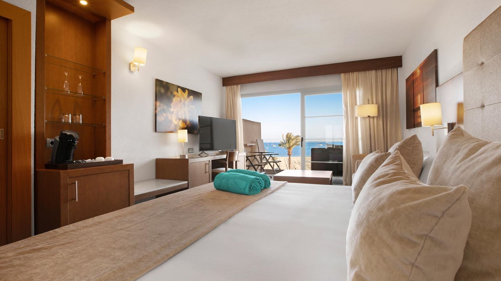 rooms-double-superior-frontal-sea-view-balcony-or-terrace