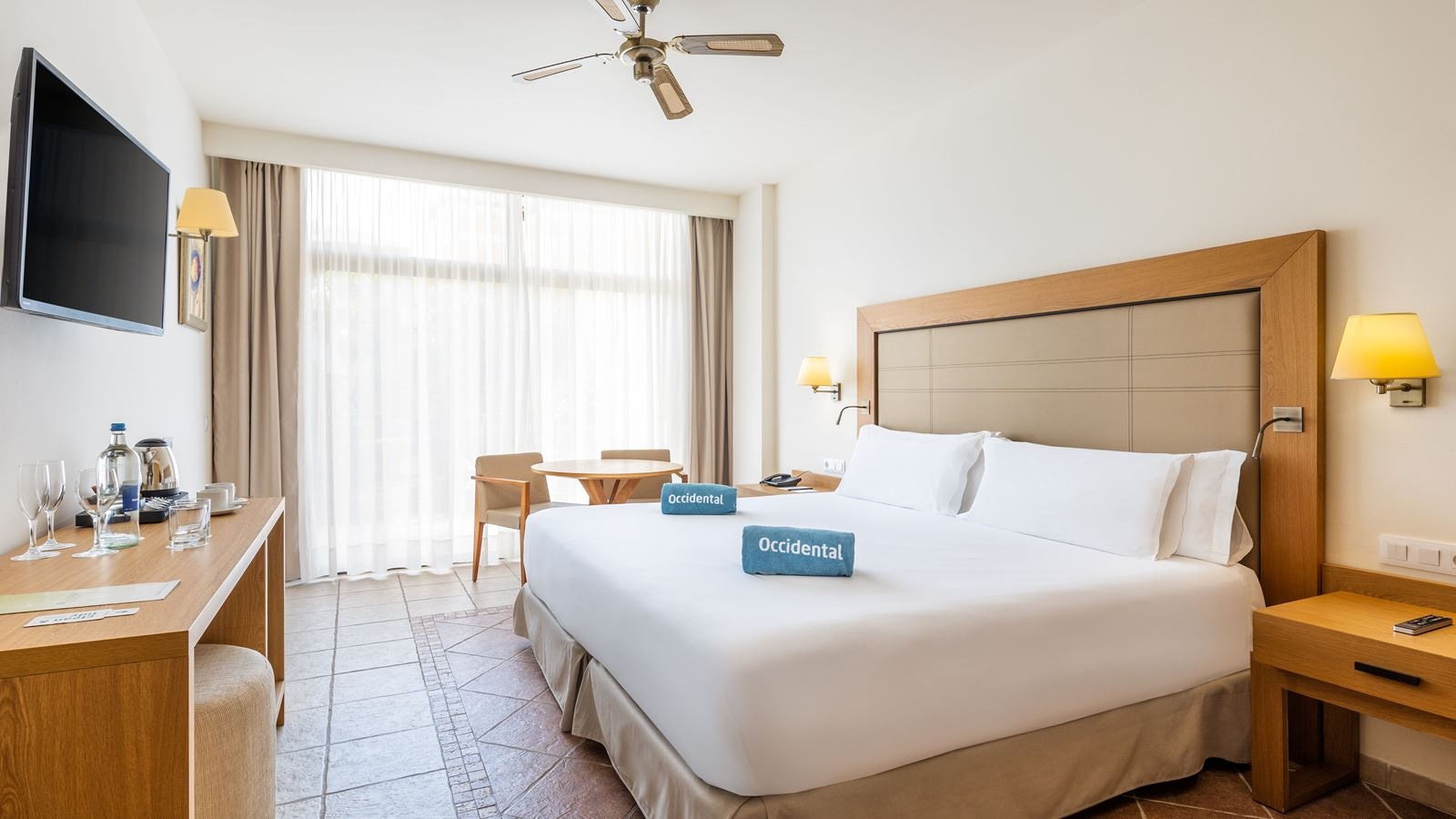 rooms-deluxe-room-ocean-view