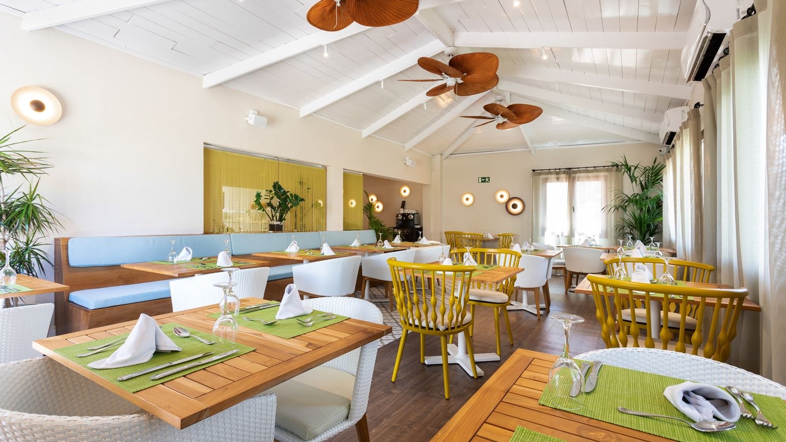 restaurants-my-favorite-club-lounge