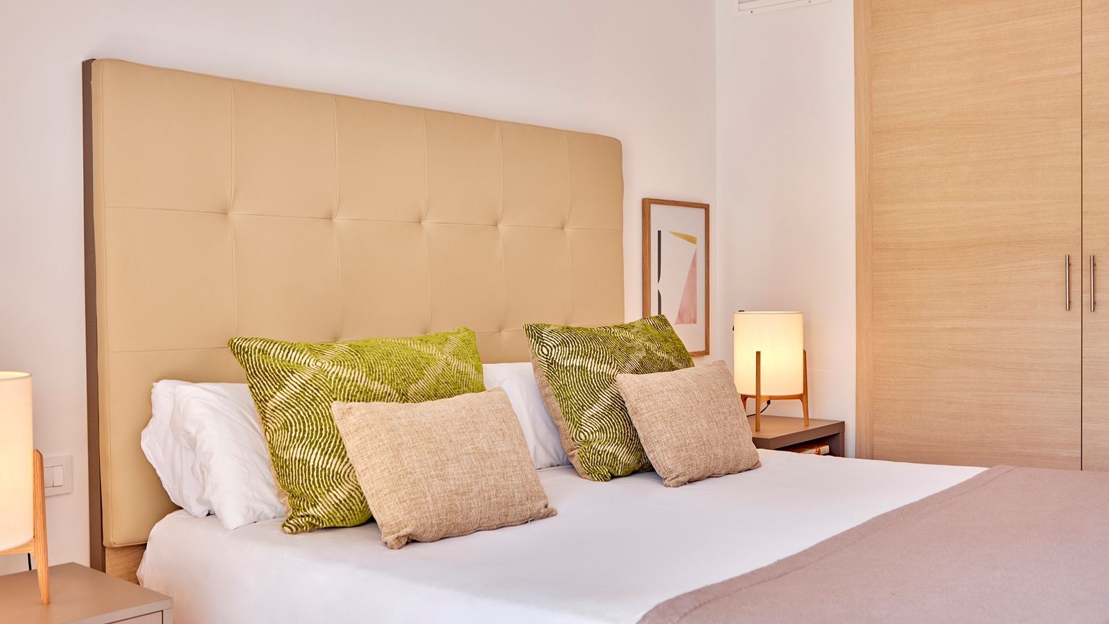 rooms-studio-balcony-or-terrace