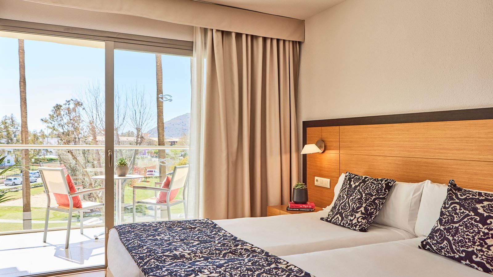 rooms-studio-garden-view