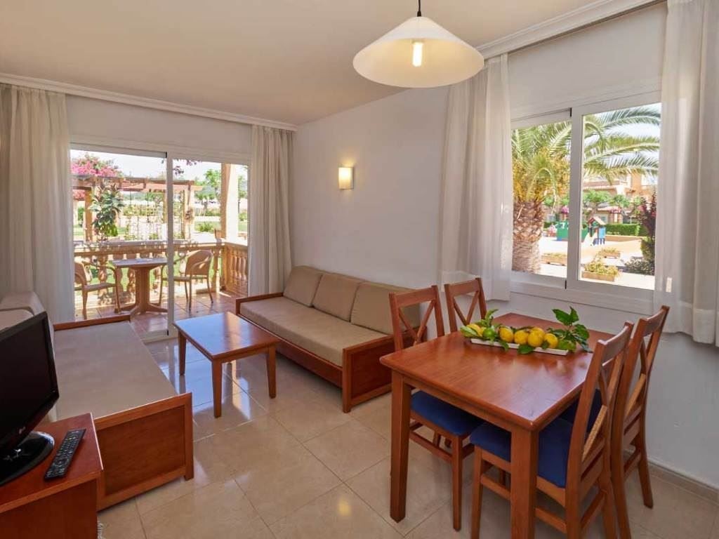 rooms-apartment--garden-view-balcony-or-terrace