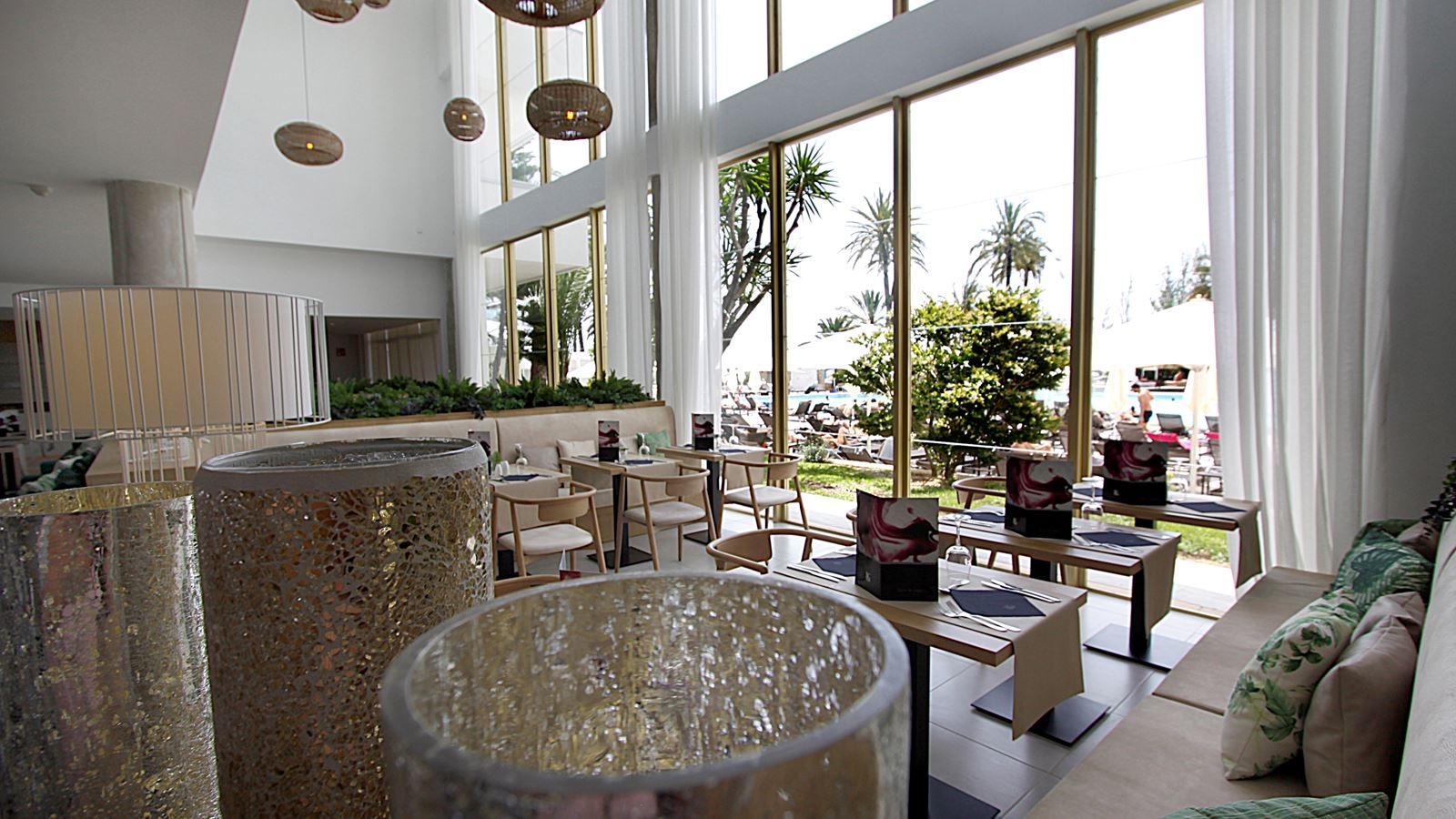 restaurants-pool-bar-olas