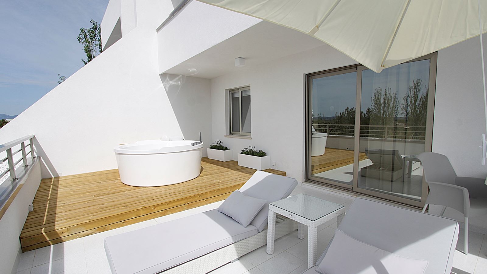 rooms-suite-premium-with-jacuzzi-balcony-or-terrace