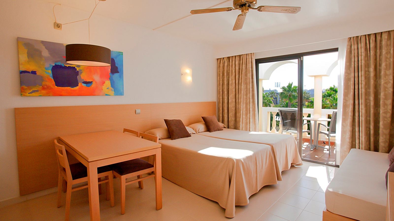 rooms-studio-garden-view-balcony