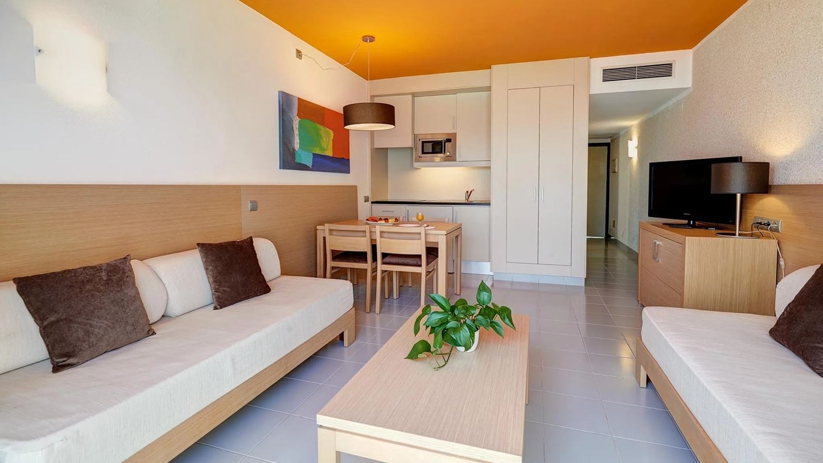 rooms-1-bedroom-apartment-club-with-balcony