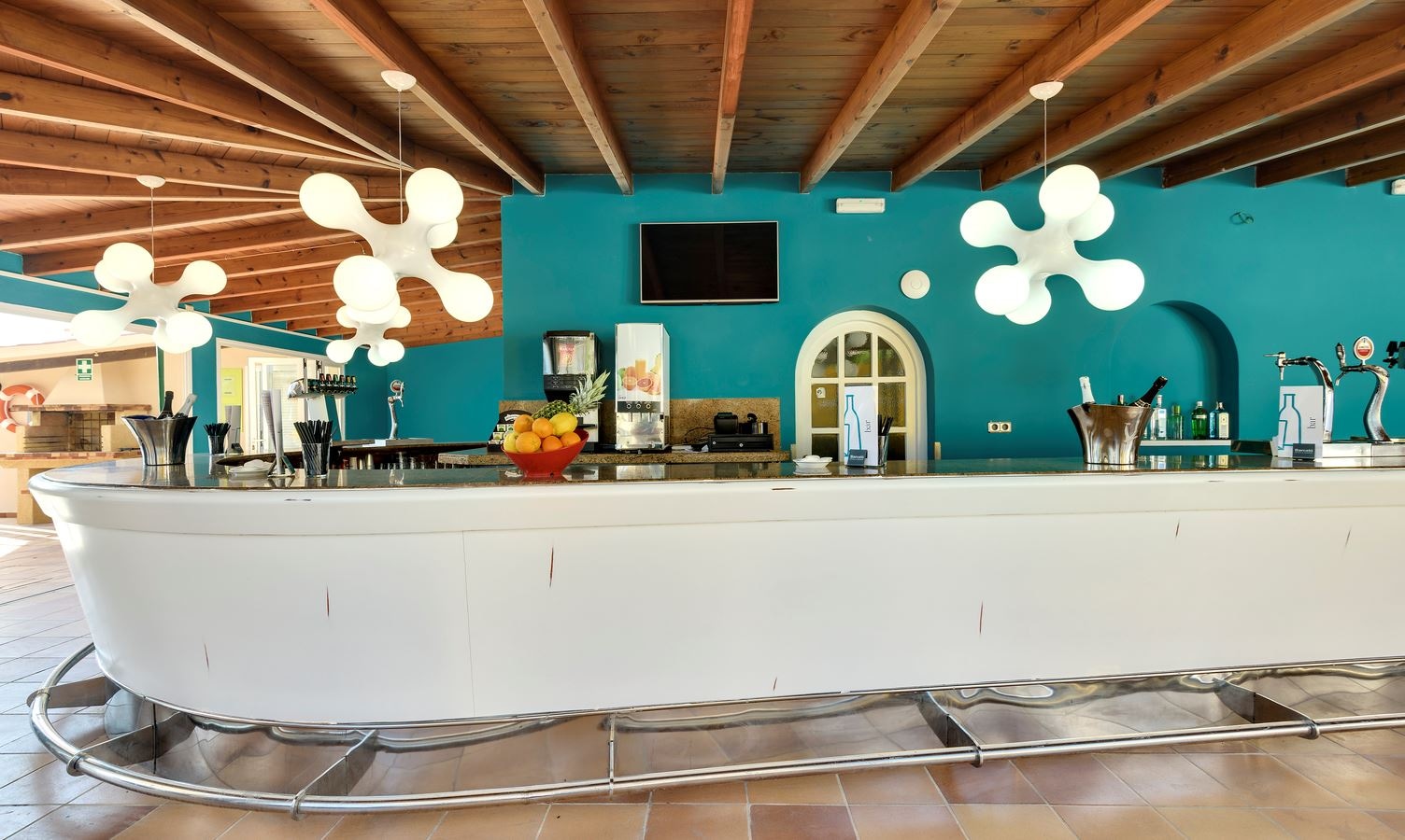 restaurants-pool-bar