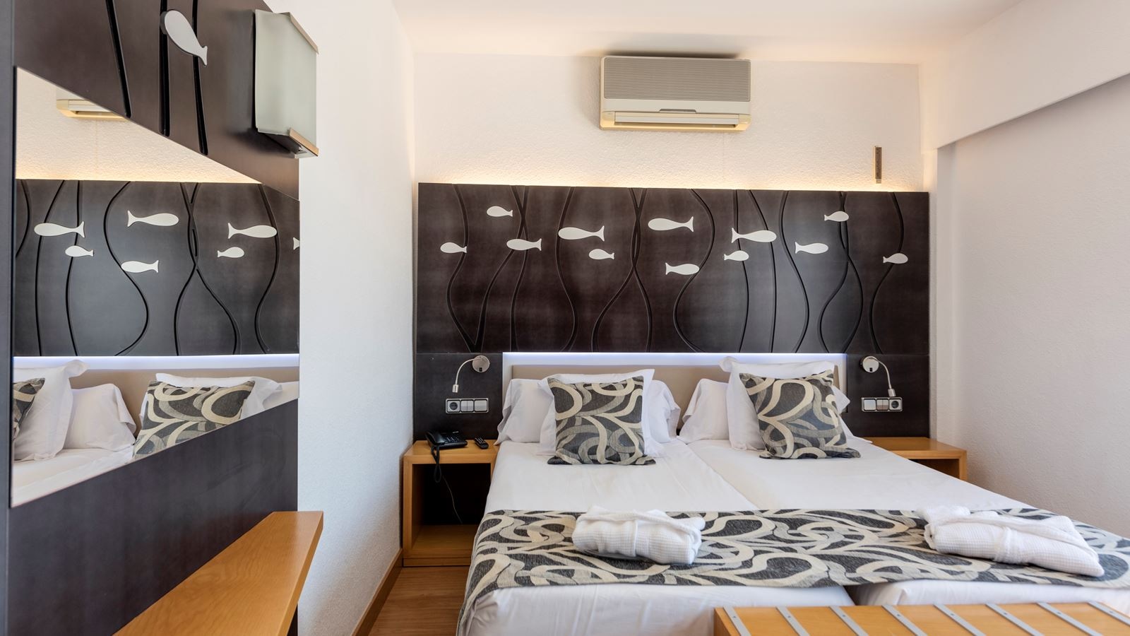 rooms-single-standard-room-balcony-or-terrace