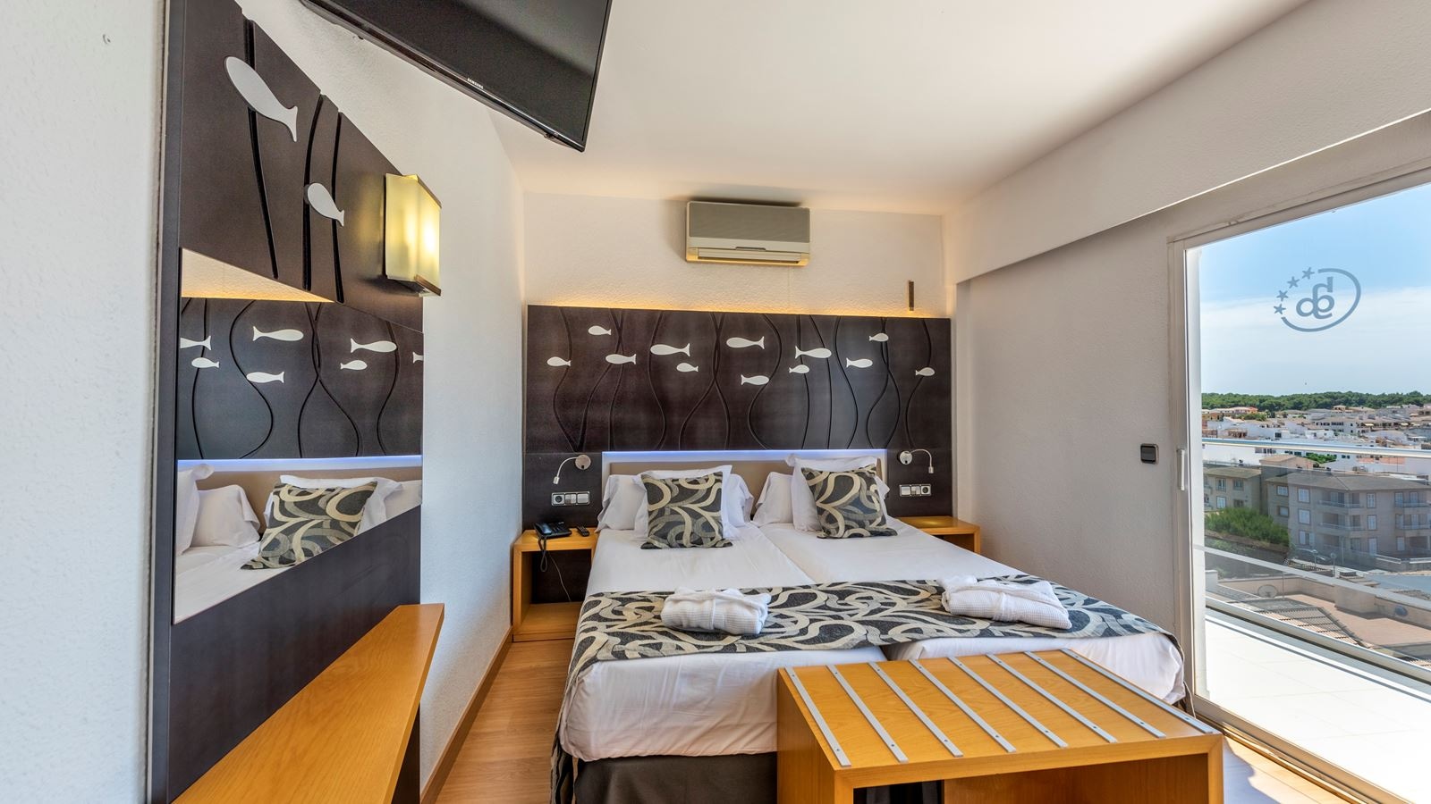 rooms-single-standard-room-balcony-or-terrace