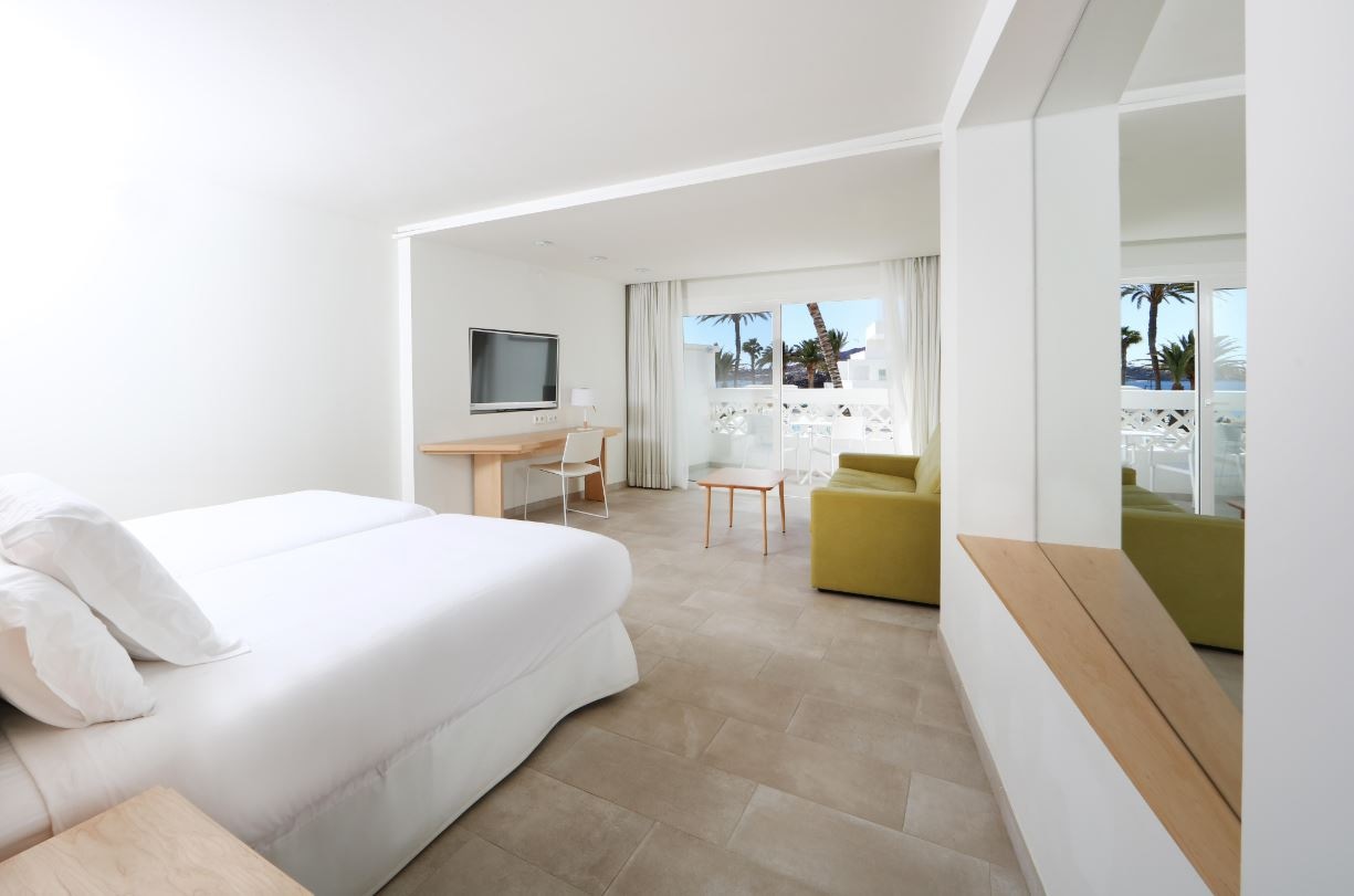 rooms-junior-suite-side-sea-view-premium