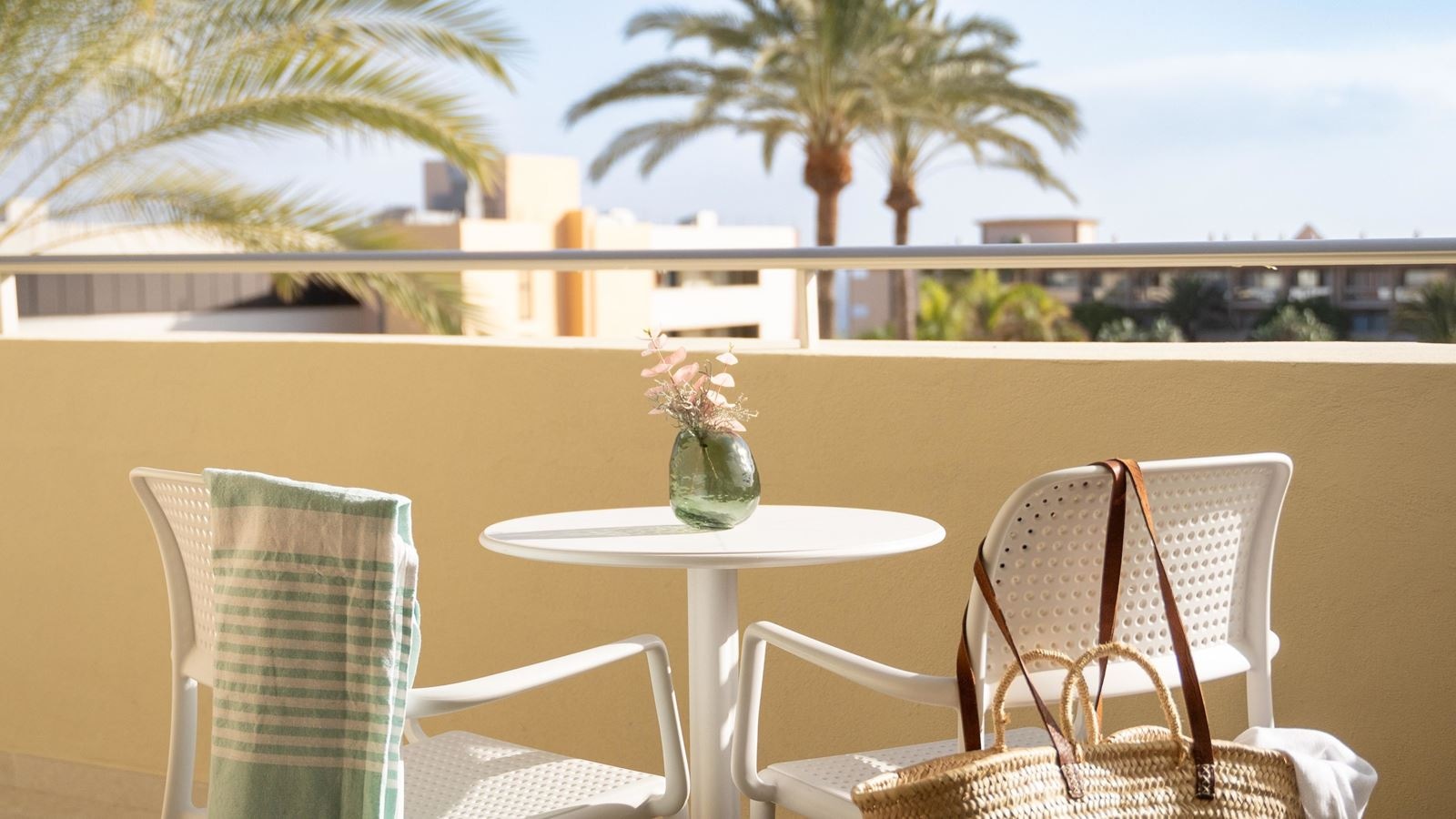 rooms-suite-balcony-or-terrace