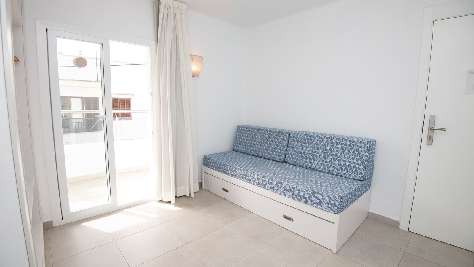 rooms-suite-balcony-or-terrace