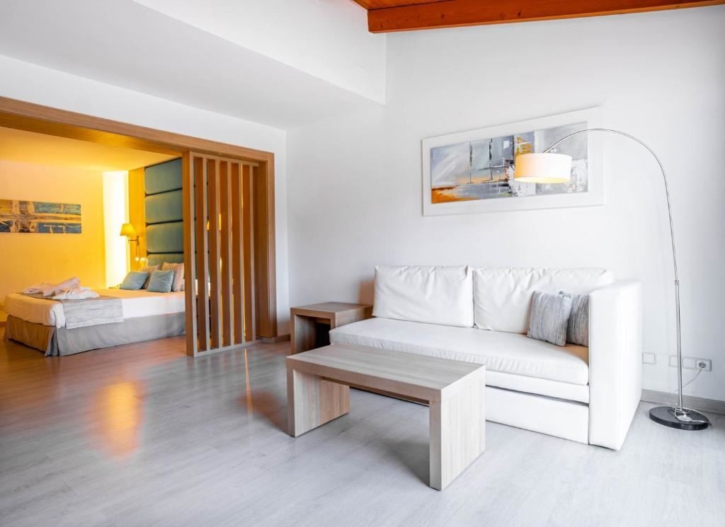 rooms-js--junior-suite-1st-floor--with-terrace