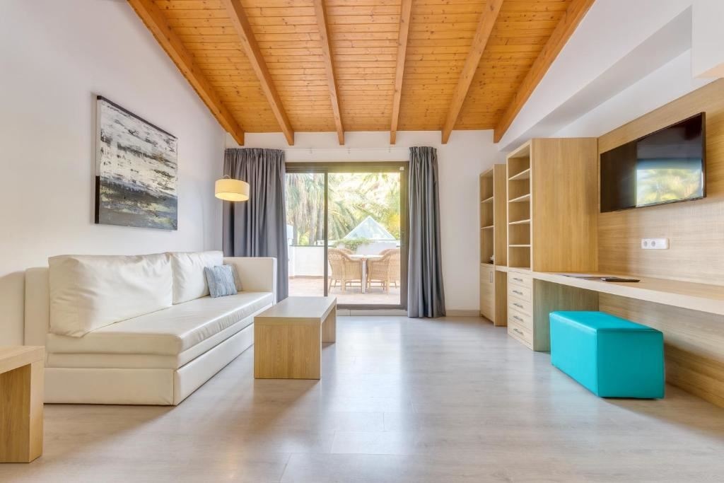 rooms-js--junior-suite-1st-floor--with-terrace