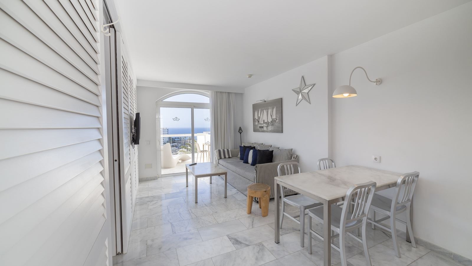 rooms-apartment-with-balcony-standard-with-balcony