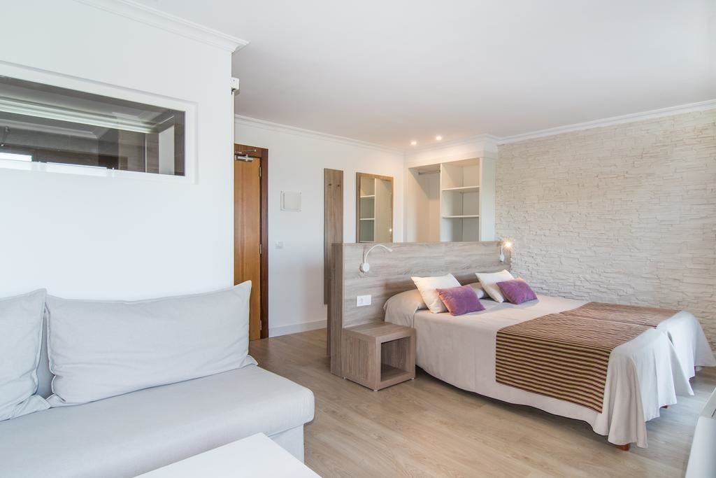 rooms-single-standard-room-balcony