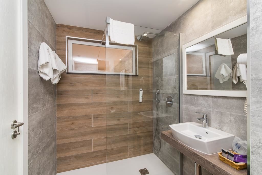 rooms-double-standard-room-balcony