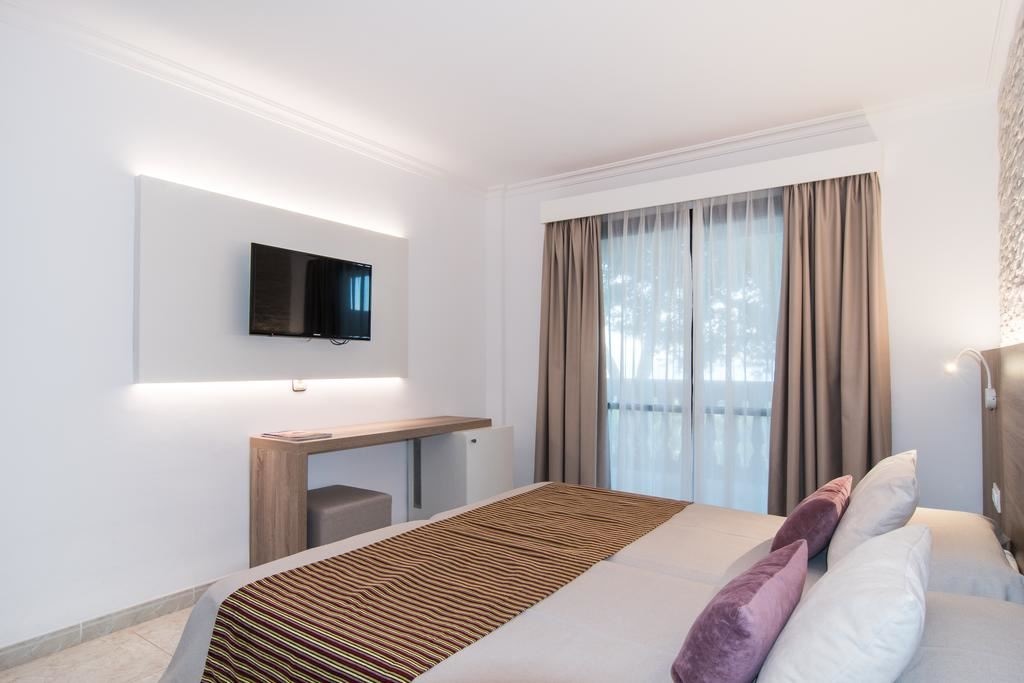 rooms-double-standard-room-balcony