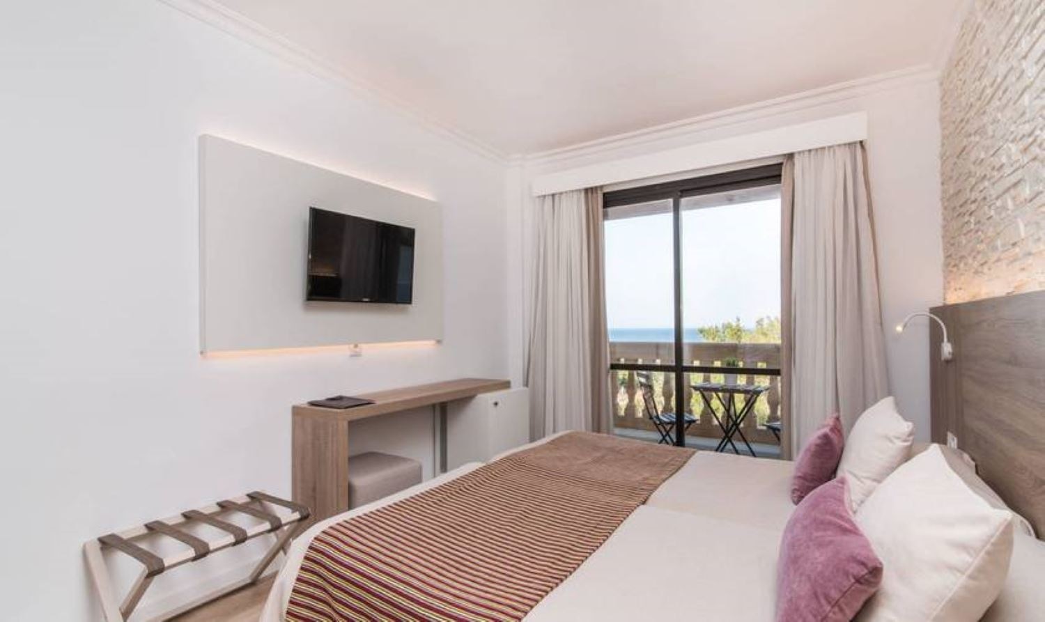 rooms-double-seaview-room-balcony
