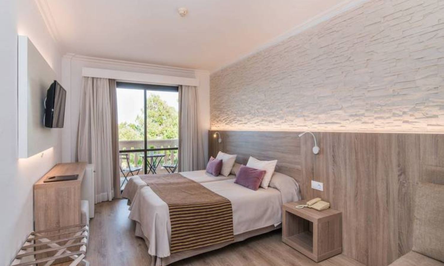 rooms-double-promo-room-balcony