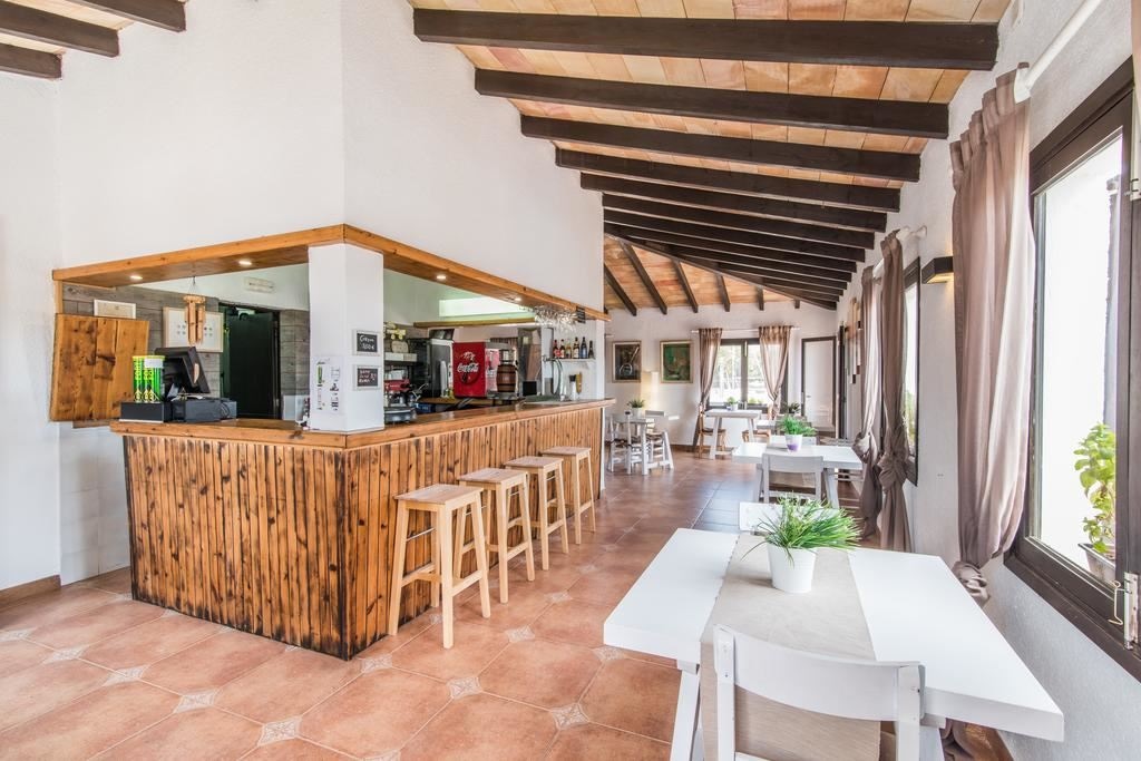 bars-poolside-snack-bar