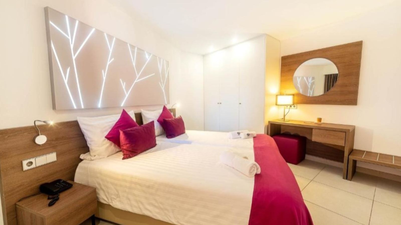 rooms-apartment-one-bedroom-gardenview-balcony-or-terrace