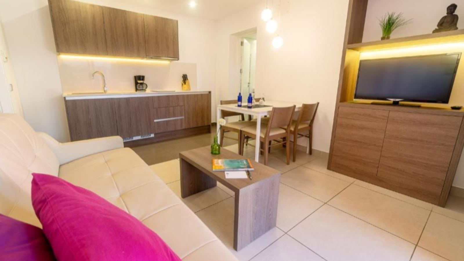 rooms-apartment-one-bedroom-gardenview-balcony-or-terrace