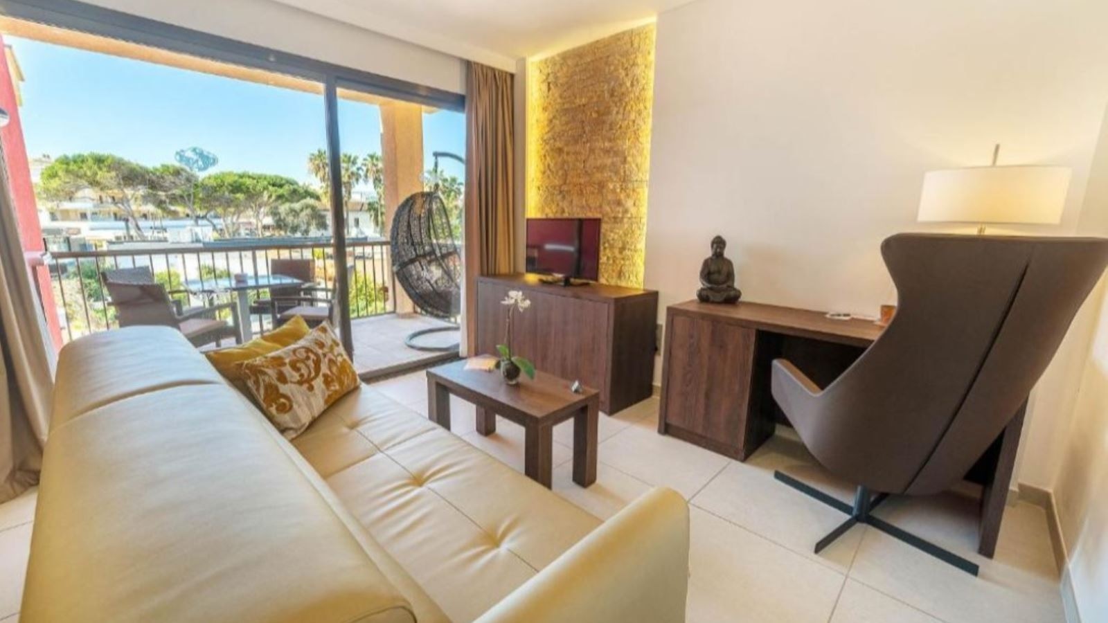 rooms-suite-one-bedroom-balcony-orterrace