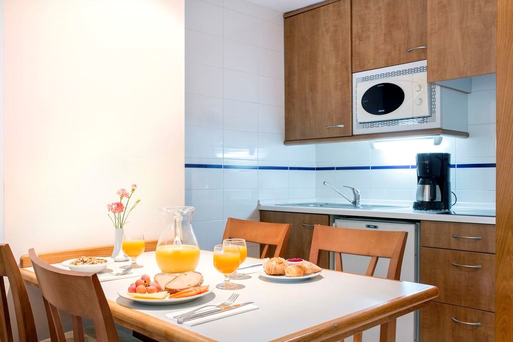 rooms-apartment-one-bedroom-balcony-or-terrace