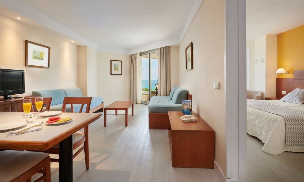 rooms-apartment-one-bedroom-balcony-or-terrace