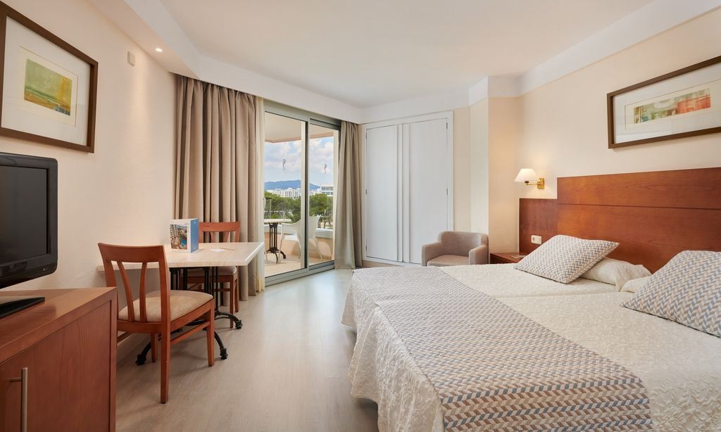 rooms-studio-balcony-or-terrace